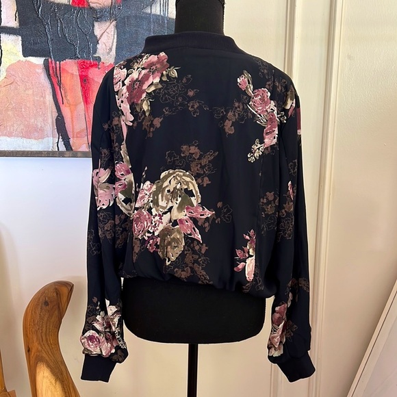 Floral Bomber - Picture 2 of 3